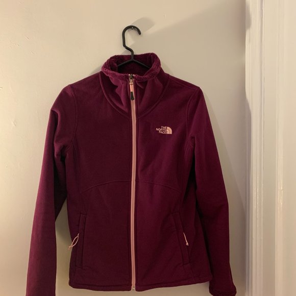The North Face Jackets & Blazers - Zip up Fleece (lots of pockets!)